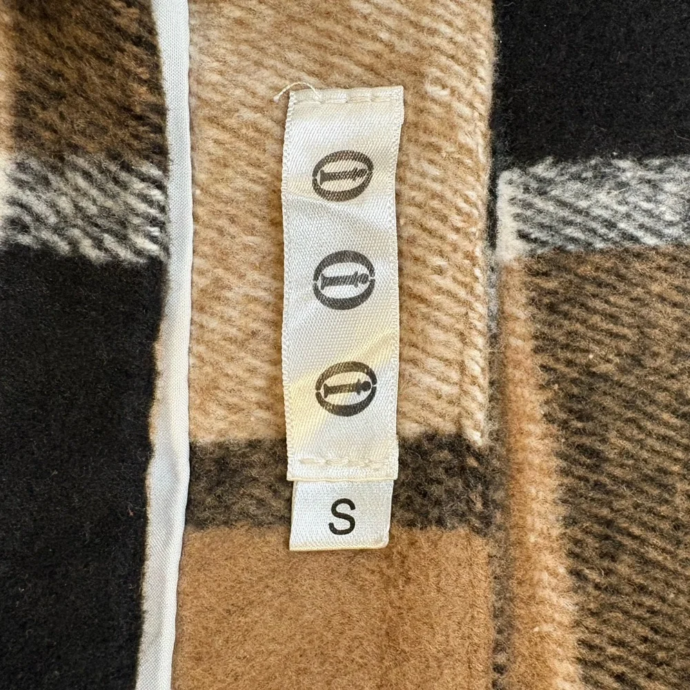 Elegant Plaid Mini Skirt in Tan and Black - Picture 4 of 7